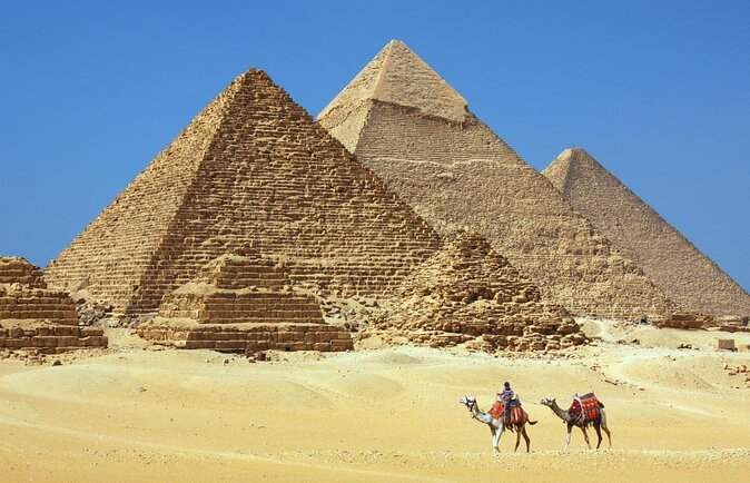 Incredible 7 Days Tour around Cairo, Luxor, and Hurghada - Giza: the Great Pyramid, Sphinx, and Khafre’s temple