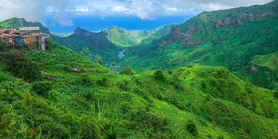 Island tour with German-speaking guide for cruise guests - Serra Malagueta Natural Park and high-country scenery