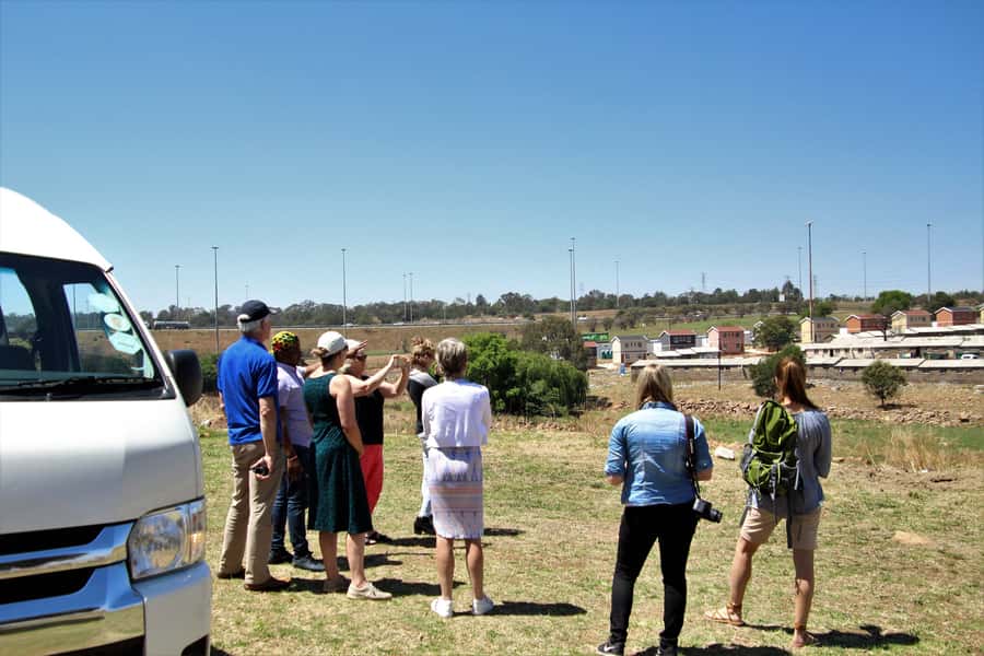 Jo'berg in 1 Day: Soweto, Apartheid Museum & City Tour - Guides, vehicles, and the $142 value