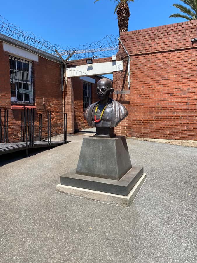 Johannesburg: Full-Day Tour with Soweto and Apartheid Museum - Constitution Hill: prison history and a modern court