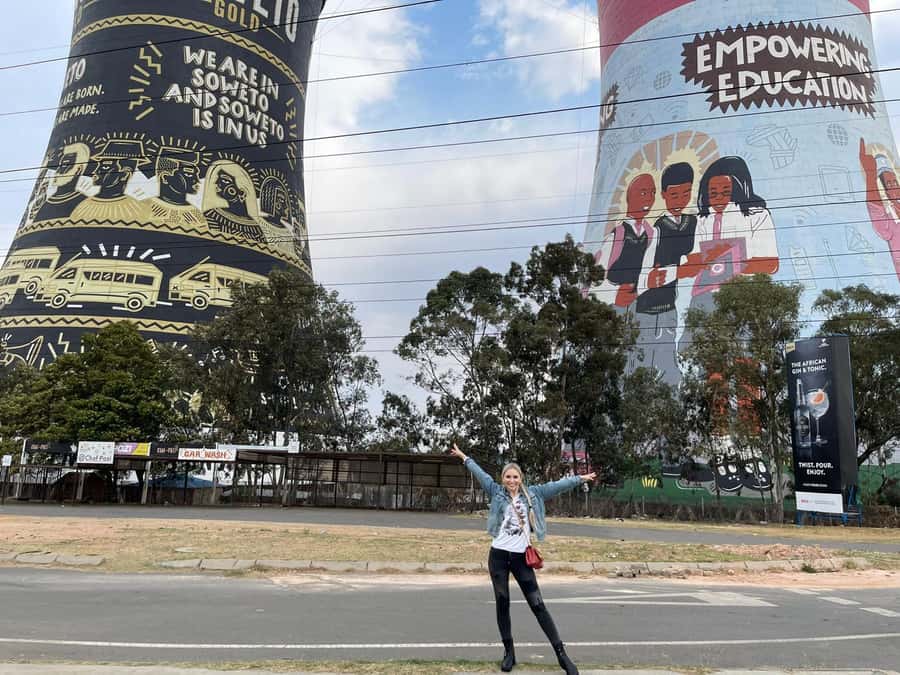 Johannesburg: Half-Day Soweto Tour with a Local Guide - Hostels and Baragwanath Hospital from the vehicle