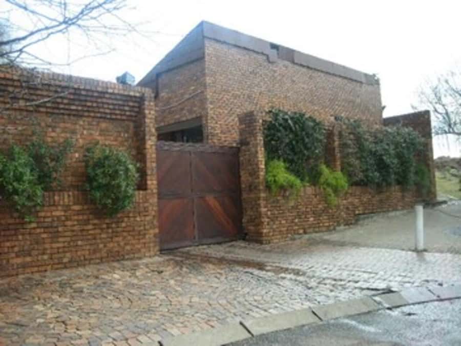 Johannesburg: Half-Day Soweto Tour with a Local Guide - Vilakazi Street and Mandela House from outside