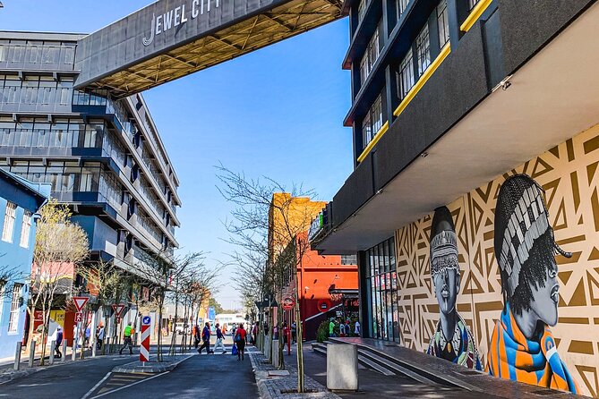 Johannesburg: Maboneng Street Art & Culture Tour - The Cosmopolitan Lounge and the rhythm of the walk