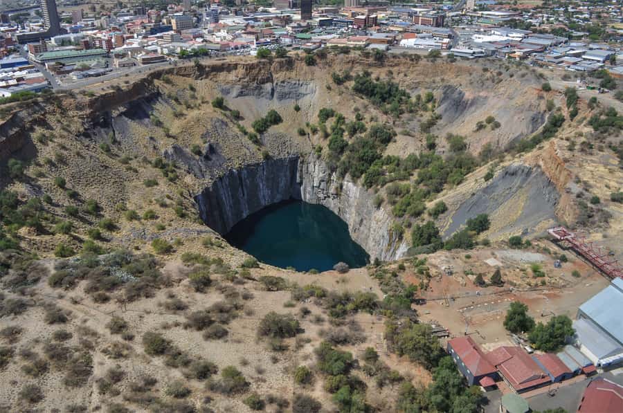 Johannesburg: Pretoria and Cullinan Diamond Mine Tour - The road to Cullinan