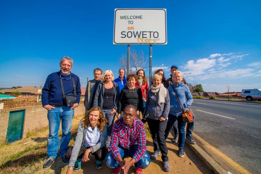 Johannesburg: Soweto Half-Day Tour - Diepkloof, market stalls, and the first walk