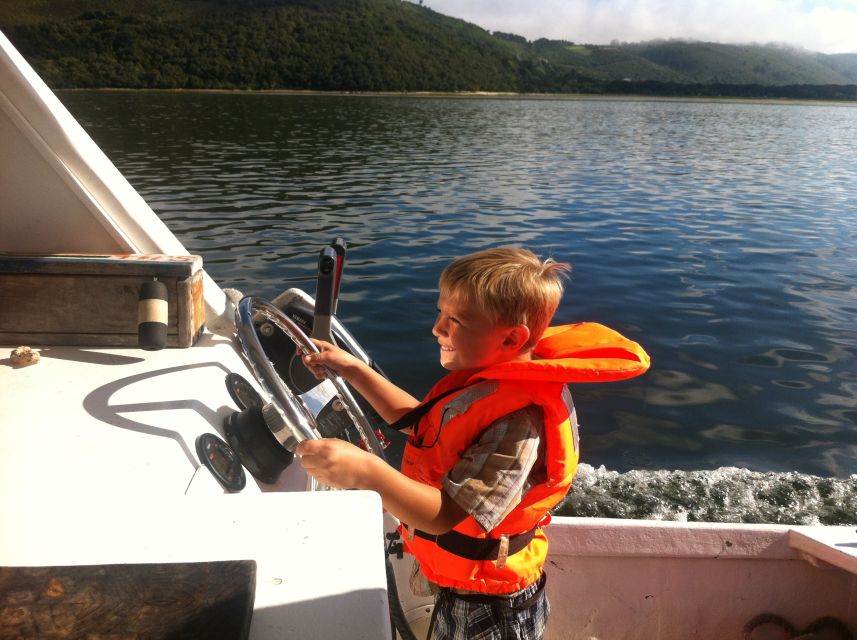Knysna Lagoon: Boat Cruise with Oyster & White Wine Tasting - Six oysters, one glass of white wine, and a useful tasting lesson