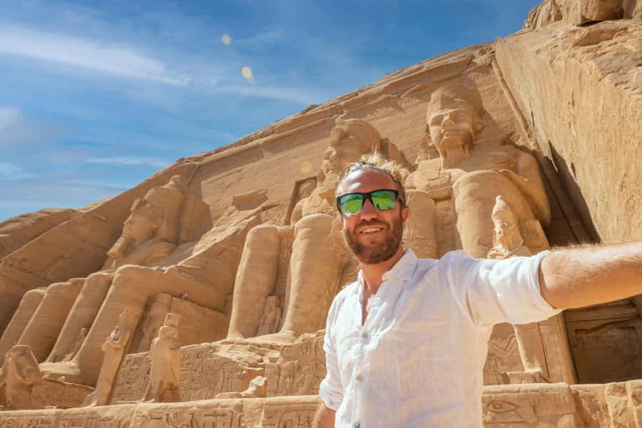 Luxor: Abu Simbel Temple Private Guided Day Trip with Lunch - Arriving at the two temples