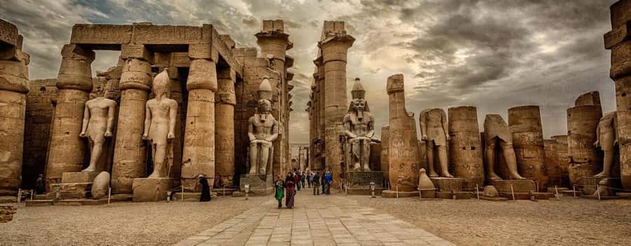 Luxor Day Trip from Hurghada Small Group & Tutankhamun Tomb - The Valley of the Kings: tombs, paintings, and extra choices