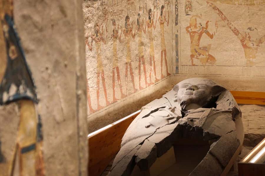 Luxor Day Trip from Hurghada Small Group & Tutankhamun Tomb - Lunch, Luxor, and crossing the Nile