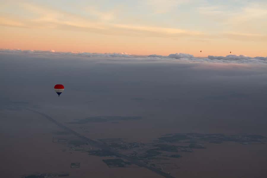 Luxor: Deluxe Sunrise Hot Air Balloon - Safety briefing and basket setup