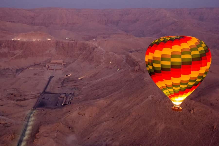 Luxor: Hot Air Balloon Ride Over Temple of Hatshepsut - Guides and the human side of the morning
