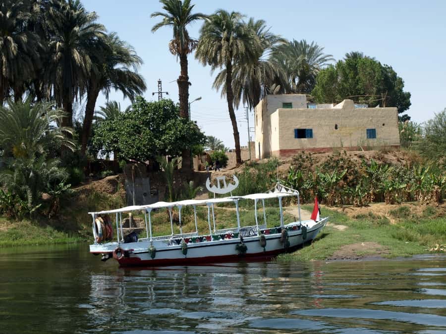 Luxor: Private Felucca Boat Trip with Hotel Pickup - Guide service and the personal touch
