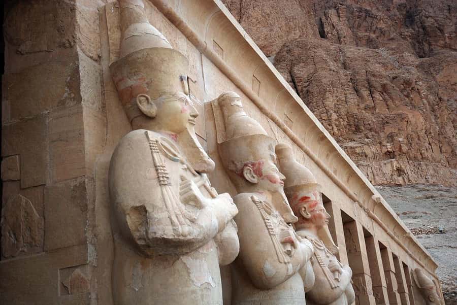 Luxor: Private Full-Day Luxor Highlights Tour with Pickup - A short stop at the Colossi of Memnon