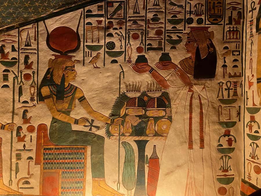 Luxor: West Bank Kings and Queens All-Inclusive Tour & Lunch - Colossi of Memnon, a quick stop with big scale