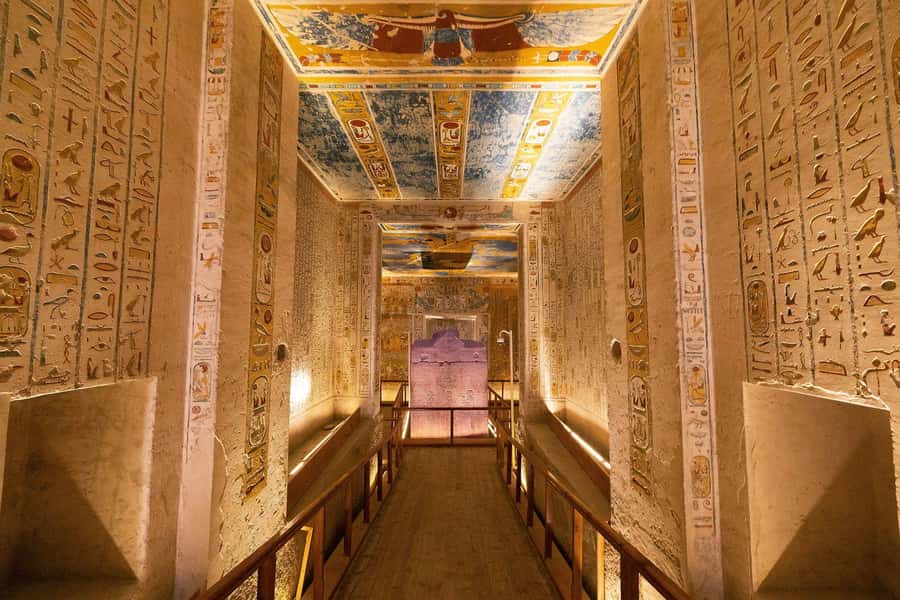 Luxor: West & East Banks & Tut's Tomb Private Full-Day Tour - Local lunch with drinks extra