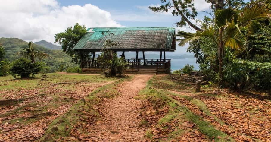 Mahé: Private Customizable Full-Day Tour with Hotel Pickup - Domaine de Val des Pres and Creole culture