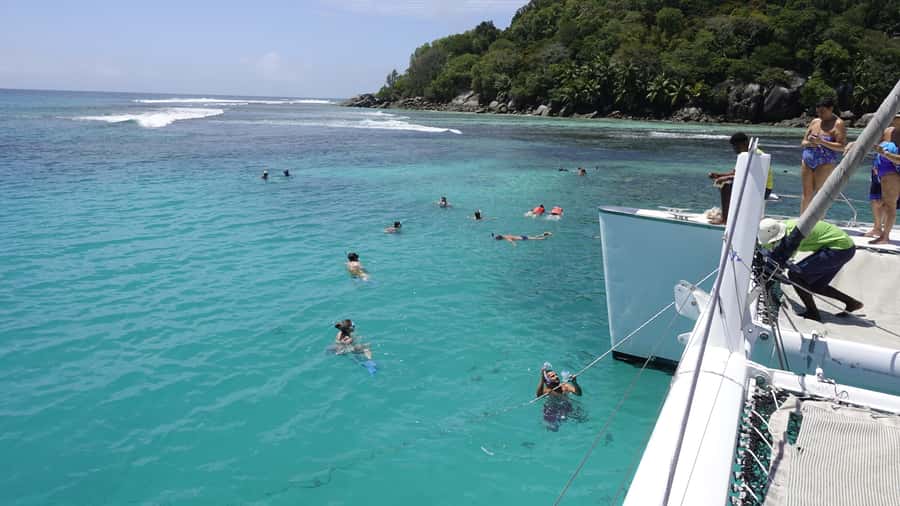 Mahe: St.Anne Marine National Park Reef Safari with Lunch - The return cruise and final cocktail