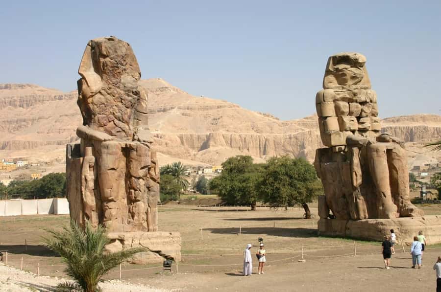 Makadi Bay: Luxor Highlights & King Tut Tomb Full-Day Tour - Hatshepsut’s three rising terraces