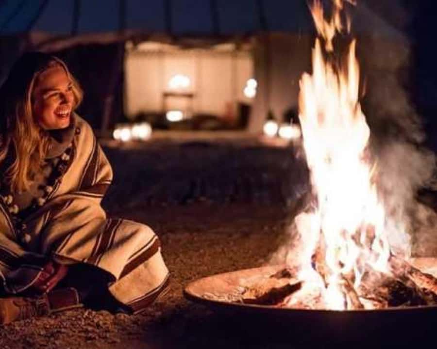 Marrakech: Agafay Desert Camel Rides, Dinner and Fire Show - Who should book this Agafay evening?