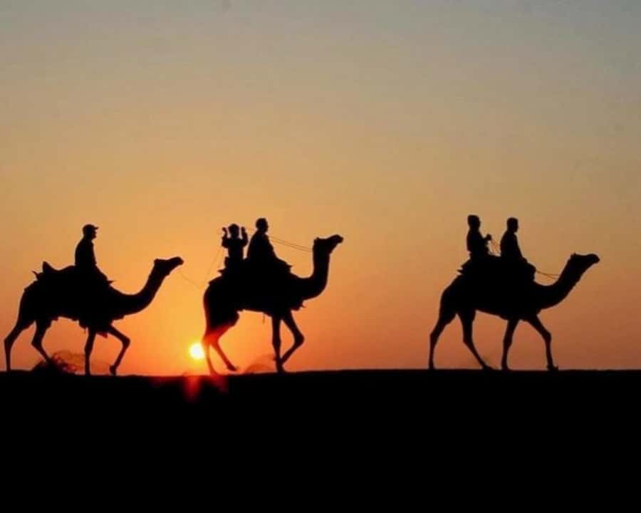 Marrakech: Agafay Desert Camel Rides, Dinner and Fire Show - Leaving Marrakech for the Agafay Desert