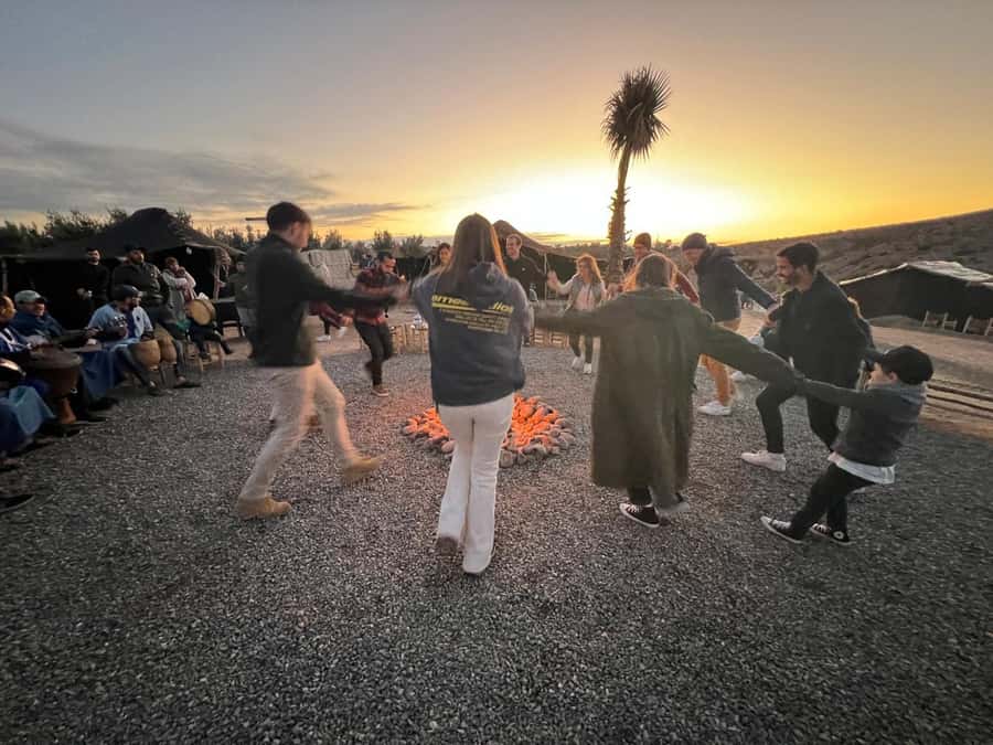 Marrakech: Agafay Desert Dinner Show with Sunset Camel Ride - Should you book the Agafay Desert dinner show?