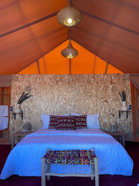Marrakech: Agafay Desert Retreat, Tent, Dinner, Show & Pool - Moroccan dinner beside the fire