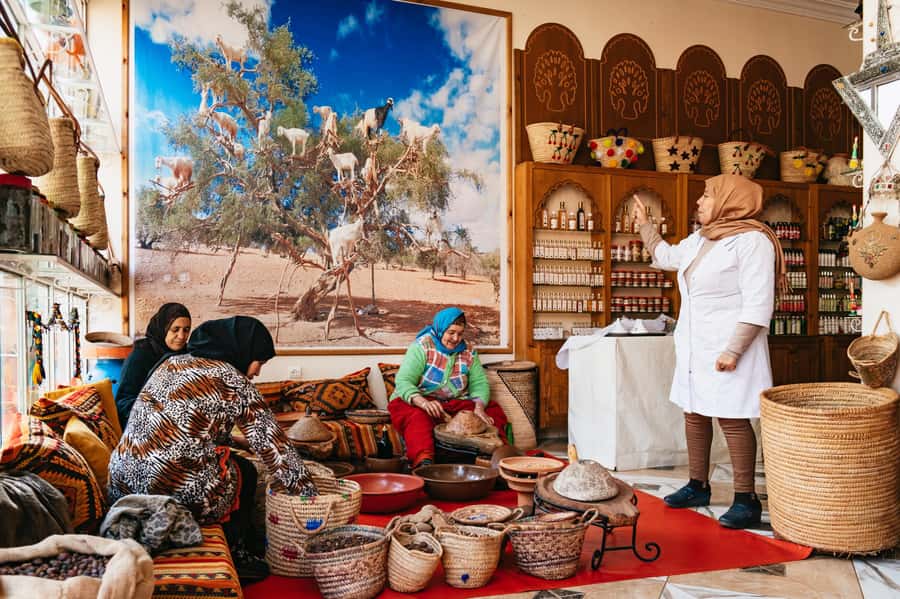 Marrakech: Atlas Mountains and 5 Valleys Day Tour with Lunch - The family lunch is the heart of the day