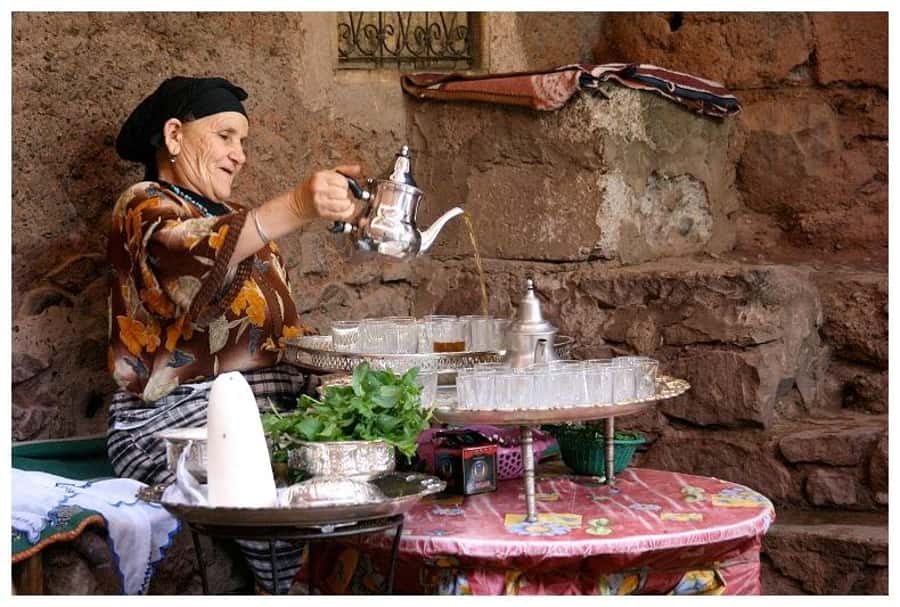 Marrakech: Atlas Mountains and Desert Safari with Lunch - Mint tea with a Berber family