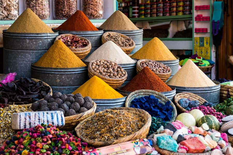Marrakech: Bahia Palace, Saadian Tombs & Medina Guided Tour - Why this route works on a first day in Marrakech