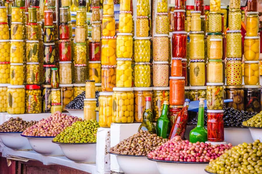 Marrakech: Bahia Palace, Saadian Tombs, Souk and Medina Tour - What the guides add to the experience