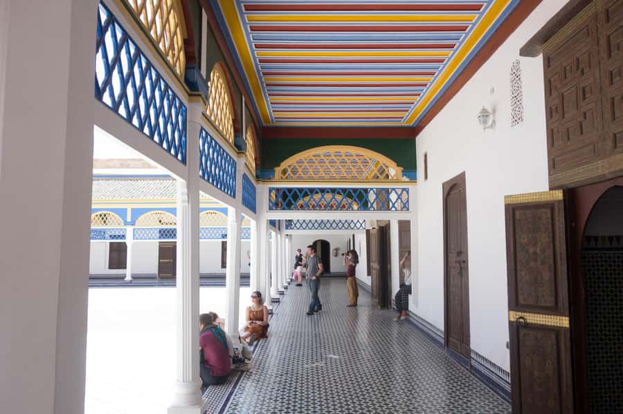 Marrakech: Bahia Palace, Saadian Tombs, Souk and Medina Tour - Price, extra costs, and real value