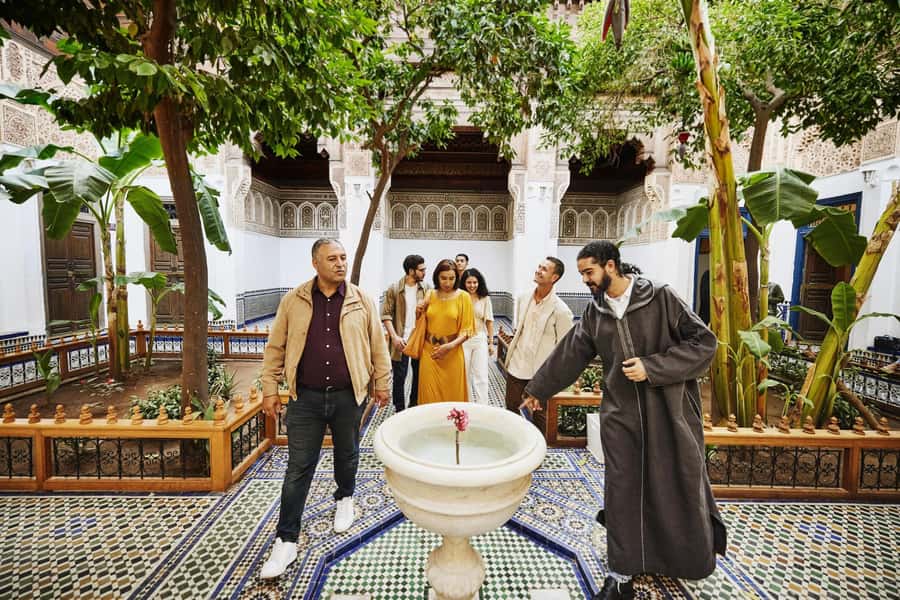 Marrakech: Bahia Palace, Saadian Tombs & Top Highlights Tour - Saadian Tombs and the short royal mausoleum visit