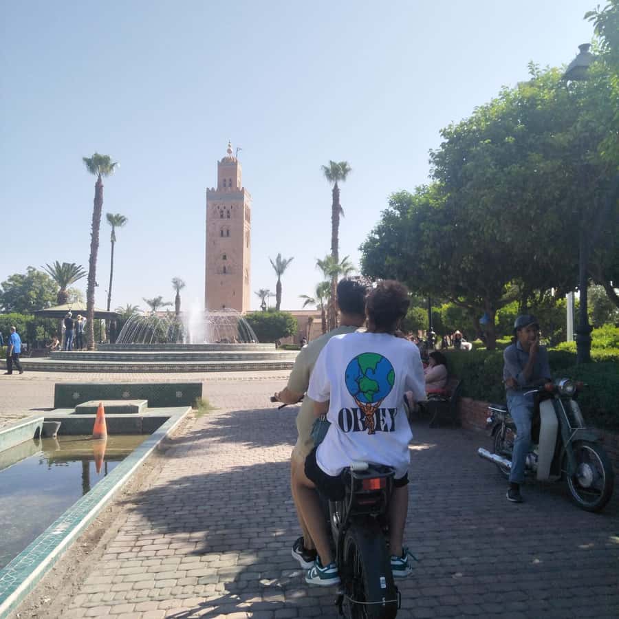 Marrakech: Bicycle Tour with a Local Guide - The red-clay walls and everyday Marrakech