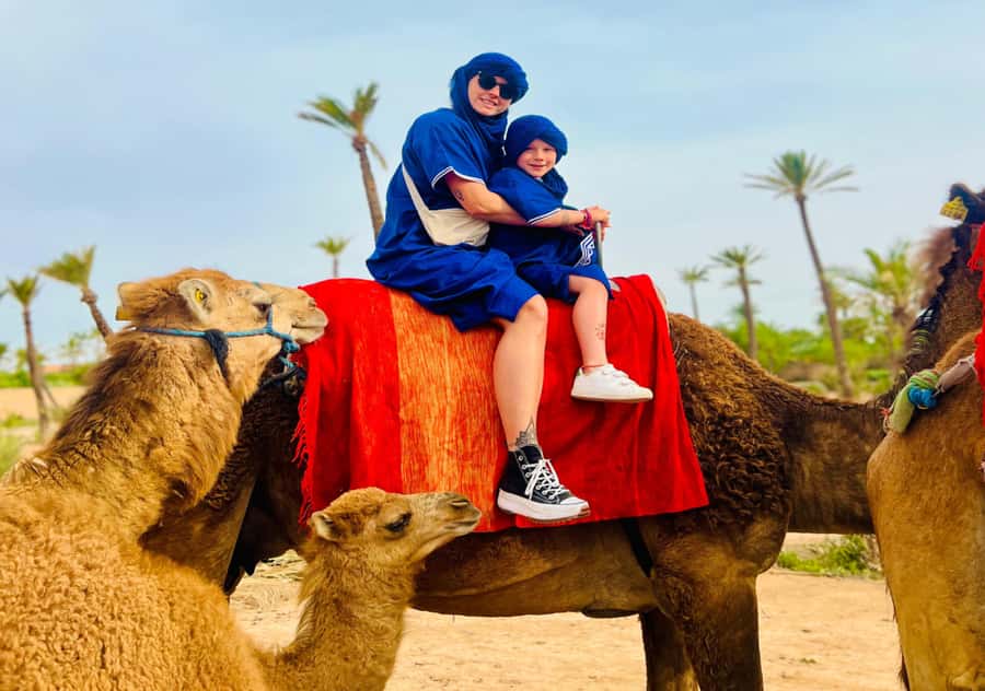Marrakech: Camel Ride in the Oasis Palmeraie - Dressing for the ride and meeting the camels