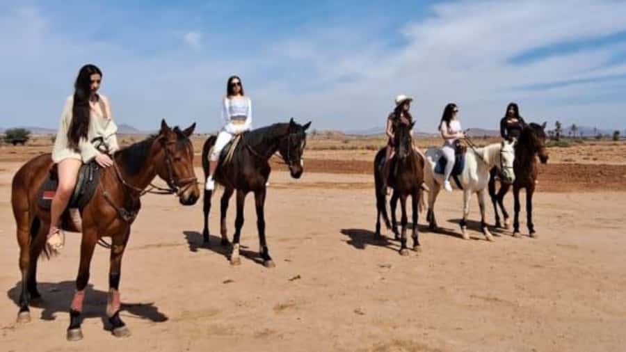 Marrakech: Desert and Palmeraie Horse Riding Tour & Transfer - One hour among palms, fields, and villages