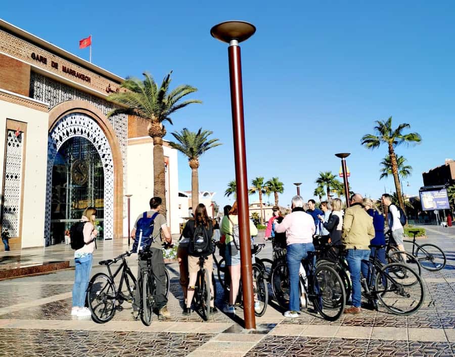 Marrakech: Guided Bike Tour with a local Guide - Starting in Gueliz with a bike and a local guide