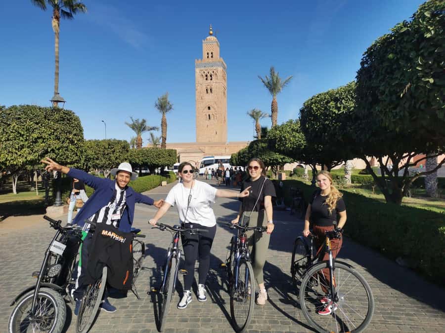 Marrakech: Guided Bike Tour with a local Guide - Forty quiet minutes at Menara Gardens