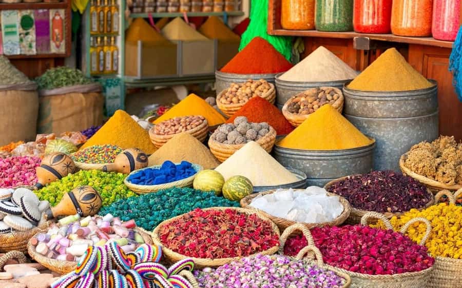 Marrakech Guided Souks Tour with a Local Insider - Food, tea, and local customs