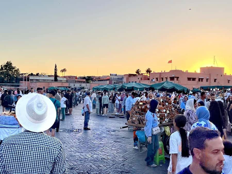 Marrakech: Guided Tour by Night - Walking through Souk Semmarine and the old alleys