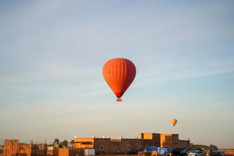 Marrakech: Hot Air Balloon Ride with Breakfast & Transfer - Drivers, pilots, and how the service works