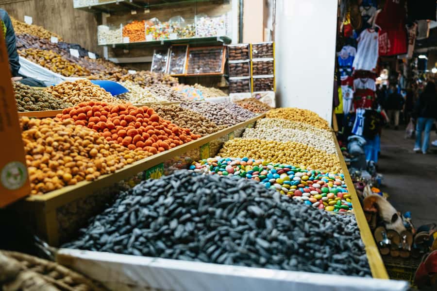 Marrakech: Medina by Night Walking Tour with Moroccan Tea - Who should book this evening walk