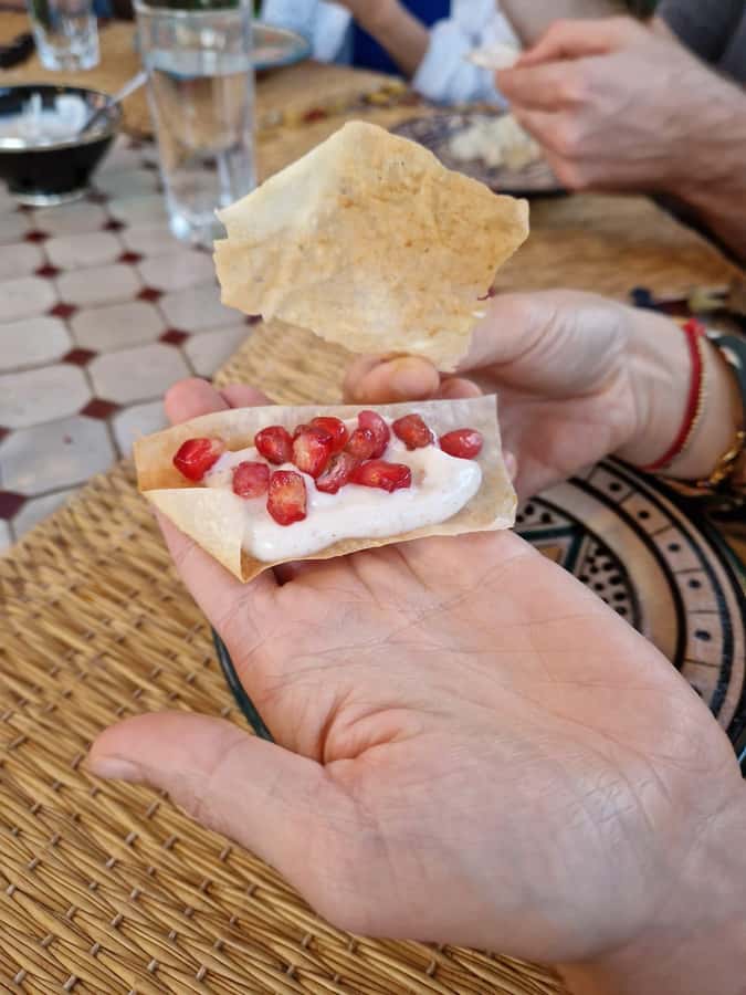 Marrakech: Moroccan Cooking Class for vegetarians and vegan - Eating together in a family home
