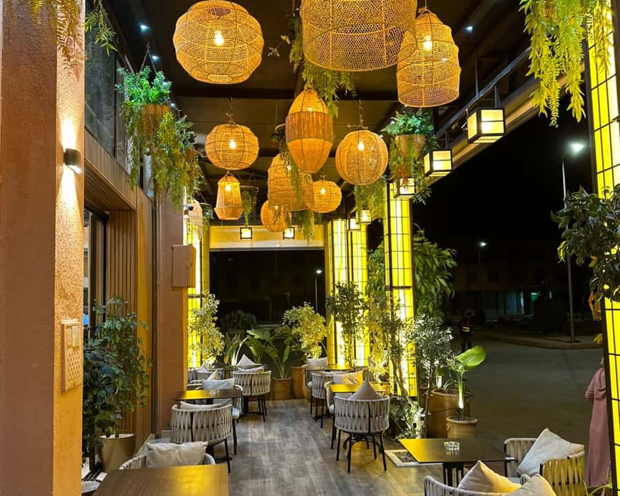 Marrakech: Restaurant Dinner Experience with Hotel Pickup - Arriving at Chouf L’Or
