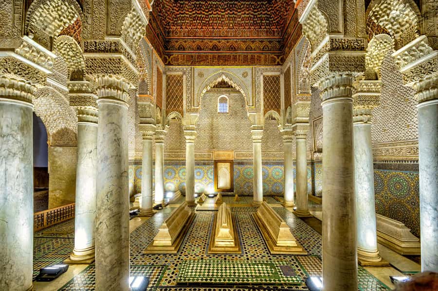 Marrakech: Saadian Tombs, Bahia Palace, Medina and Souk Tour - Meeting the guide at Djemaa Al Fna