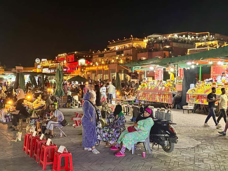 Marrakech: Souk by Night Medina Guided Walking Tour. - Souk Semmarine and the first look at shopping