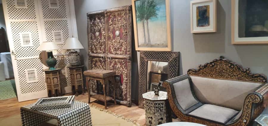 Marrakesh: Guided Souk Shopping Tour with a Local Guide - The guides: local, practical, and different in style