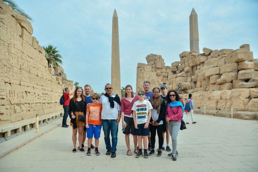 Marsa Alam: Valley of the Kings & Karnak Temples Luxor Tour - Egyptian lunch in Luxor before the East Bank