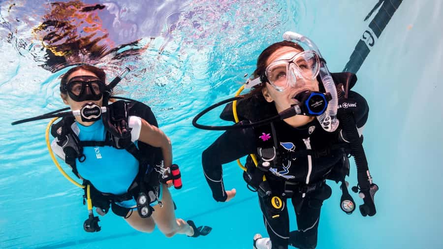 Mauritius: East Belle Mare Scuba Diving Tour - The opening briefing and first underwater lesson