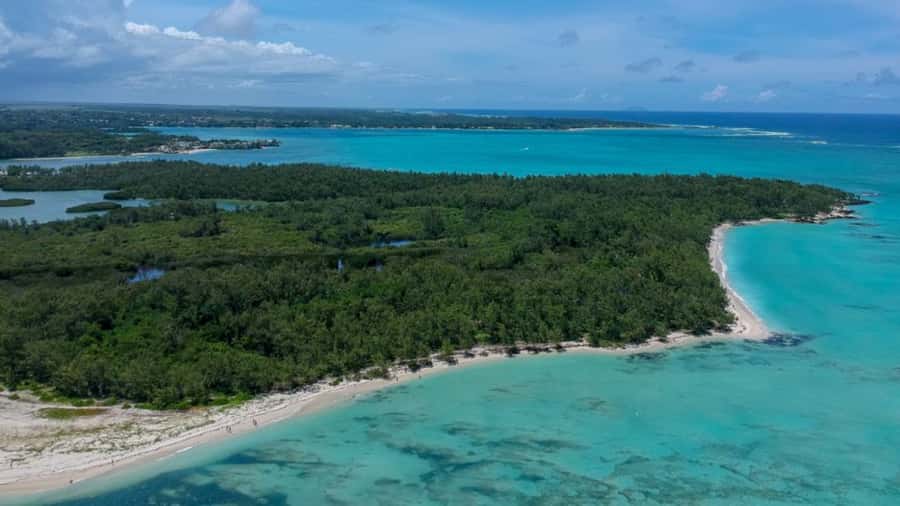 Mauritius: Ile aux Cerf Catamaran w/Waterfall Visit & Lunch - Who should book this experience?