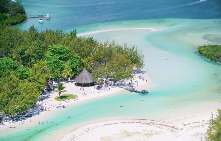 Mauritius: Ile aux Cerfs Boat Tour with BBQ Lunch and Drinks - Ilot Margenie: a BBQ lunch on the beach